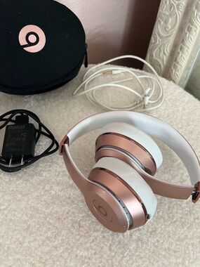 Beats by Dre Rose Gold and White Over-Ear Wireless Headphones